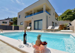 New amazing holiday house with pool